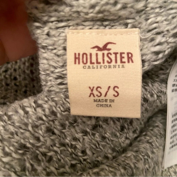 💥5/$25 Holister women’s grey & white oversized sweater in size x-small/small - Picture 8 of 10